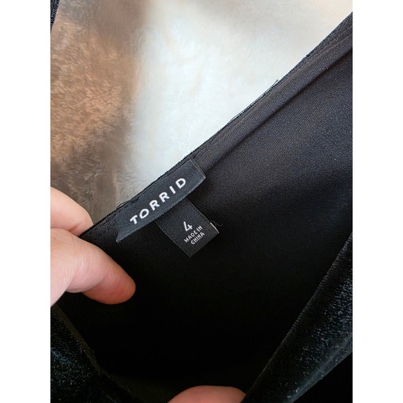 Torrid Black Velvet Choker V-Neck Skater Dress Long Sleeve Plus Size 4 4X - Picture 4 of 7